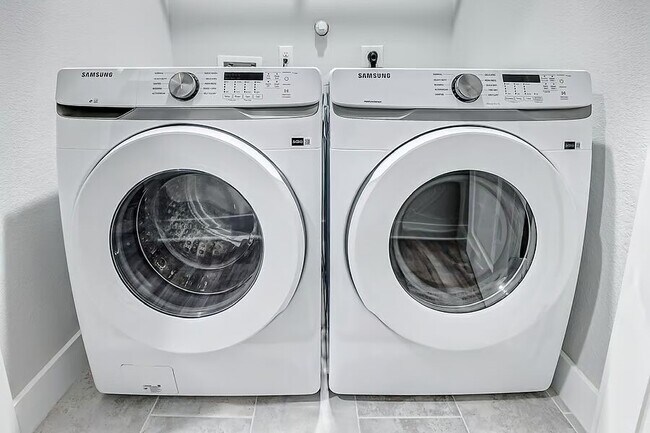 Building Photo - 4677 Bellfort Ave