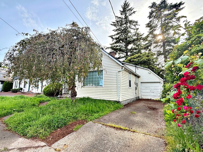 Building Photo - 905 NE 94th Ave
