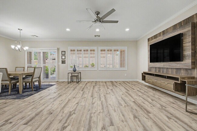 Building Photo - Stunning upgraded Solera At Anthem Home with Spa in back yard!