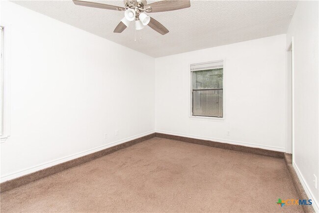 Building Photo - 2407 Lago Trail