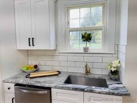 Building Photo - 27 Woodside Cir