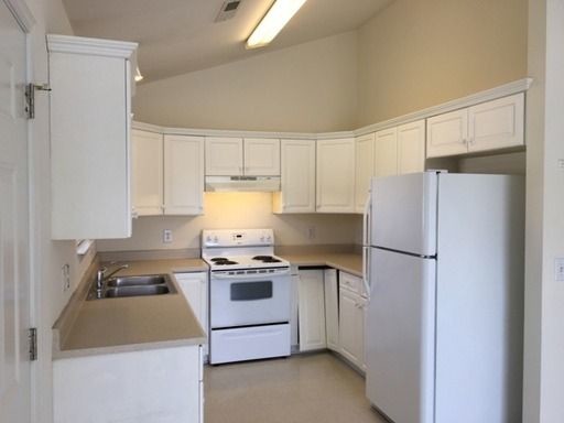 Building Photo - AZALEA TRACE