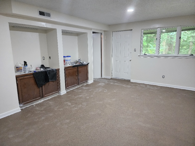 Building Photo - 2205 Forest Acres Dr