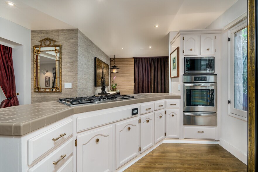 Building Photo - 2066 Glencoe Way