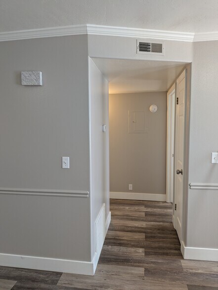 Building Photo - 1050 S Orem Blvd