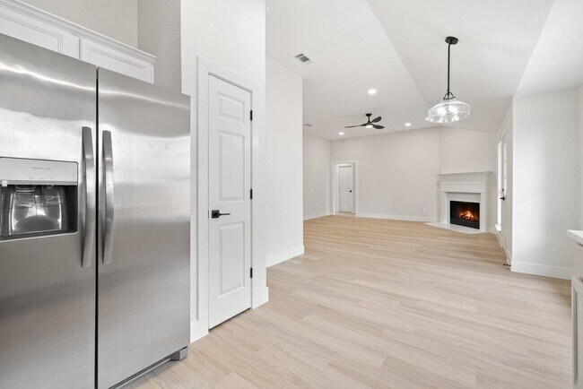 Building Photo - 1006 Cottonbowl Dr