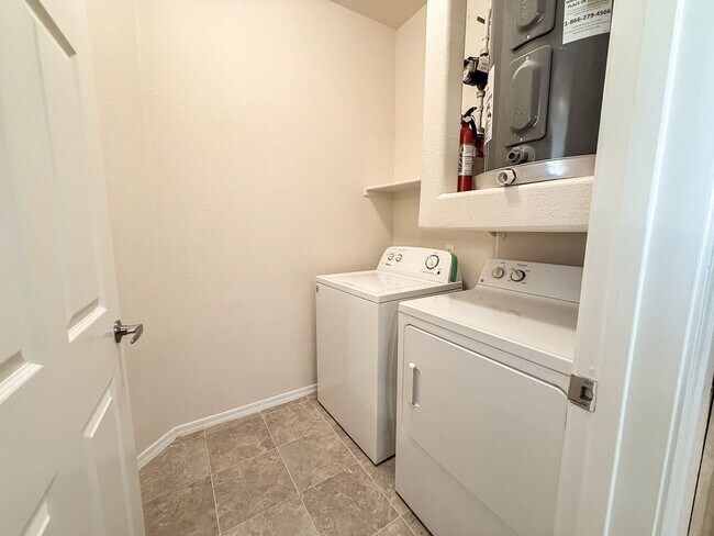 Building Photo - Cave Creek rd 2bd 2bath Condo