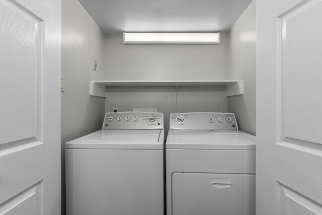 Building Photo - 5150 Hidalgo St