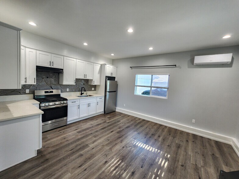 Building Photo - 13933 Cantlay St