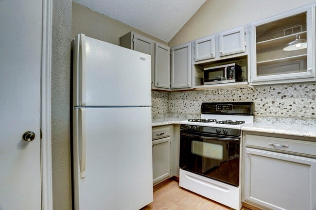 Building Photo - 20226 Linden Tree Dr