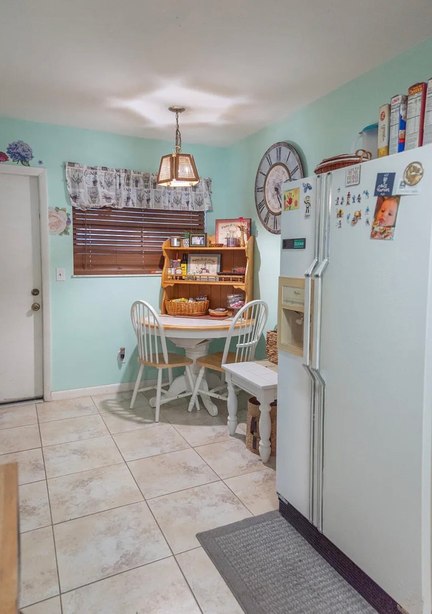 Unit A dining room - 604 Roselyn Ave