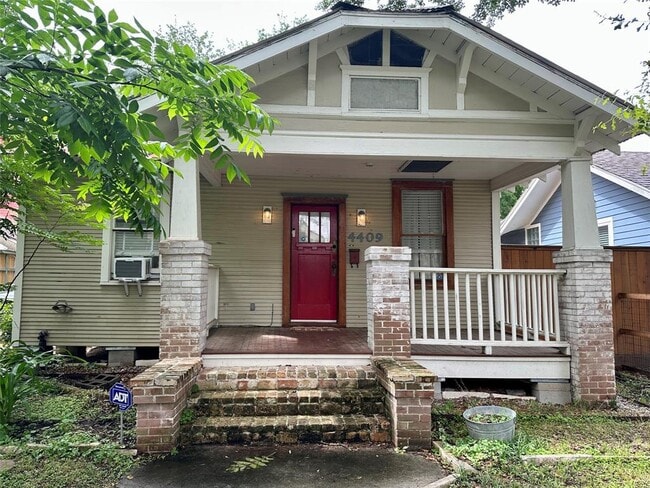 Primary Photo - 4409 Blossom St