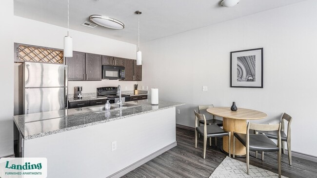 Building Photo - 650 S Main St