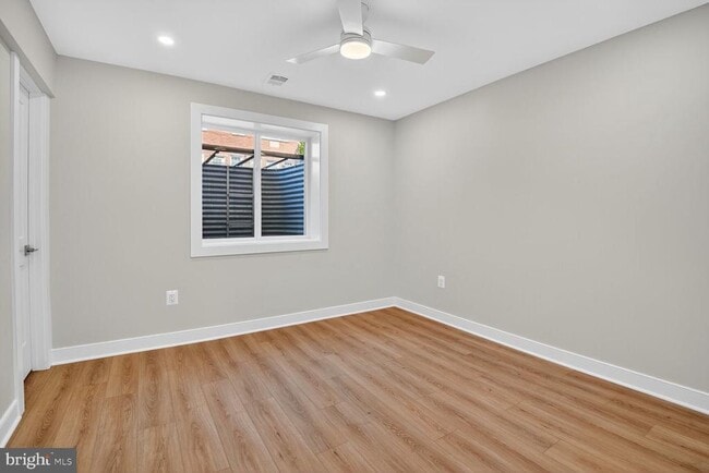 Building Photo - 5310 Cathedral Ave NW