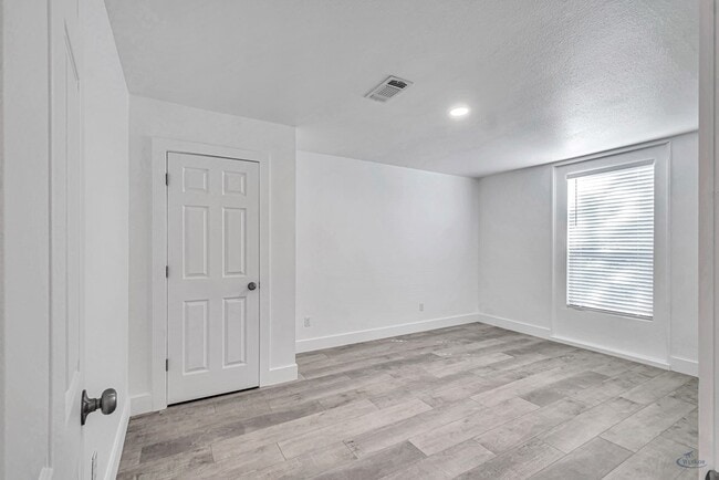 Building Photo - 1607 Butternut Ln