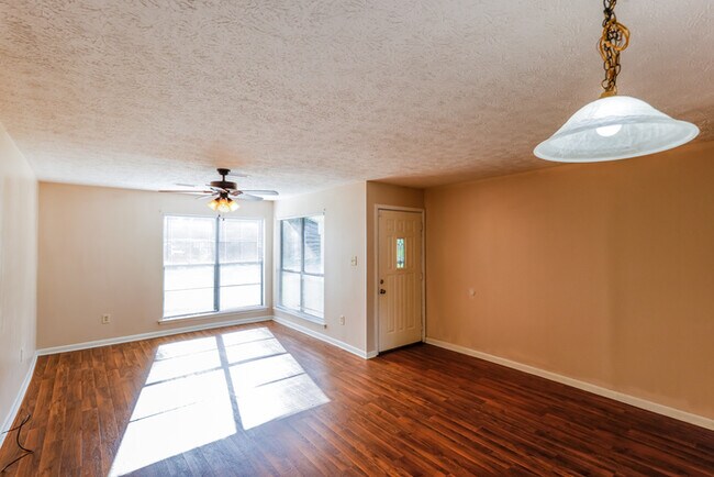 Building Photo - Stunning 3 Bedroom Home in Millbrook, AL!