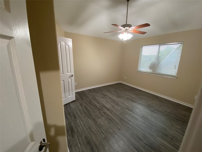 Building Photo - 4903 Summer Ridge Dr