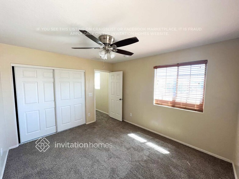 Building Photo - 41552 N Salix Dr