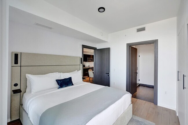 Building Photo - 398 NE 5th St