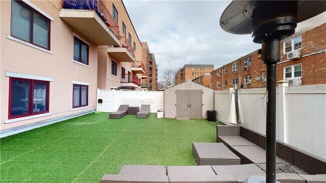 Primary Photo - 3165 Emmons Ave