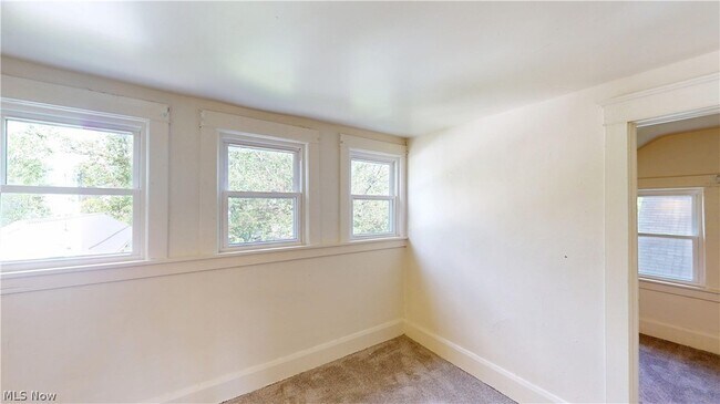 Building Photo - 210 Perry St