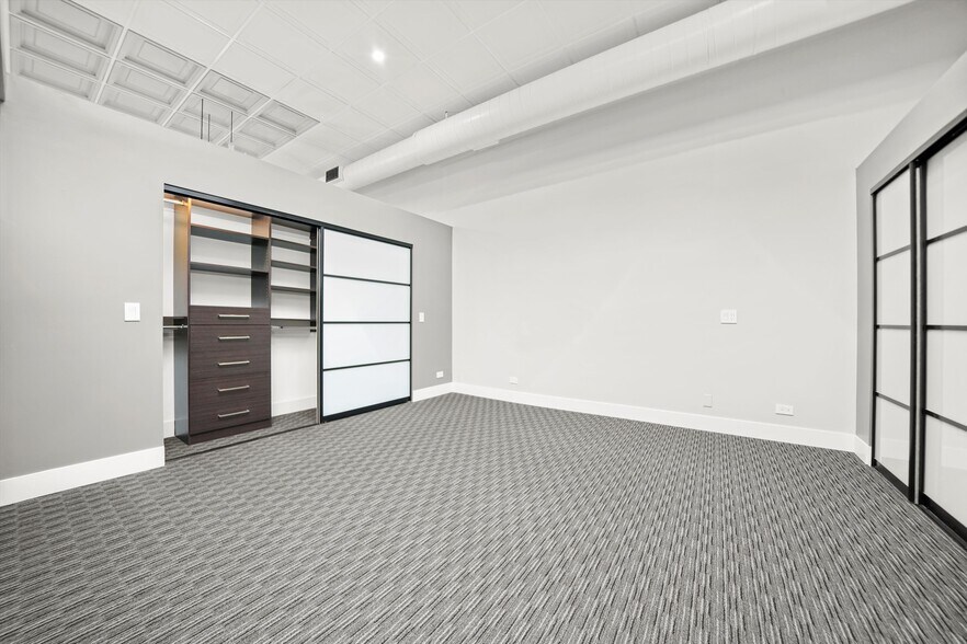 Building Photo - 300 N Ogden Ave