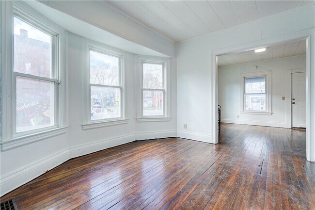 Building Photo - 459 Parsells Ave