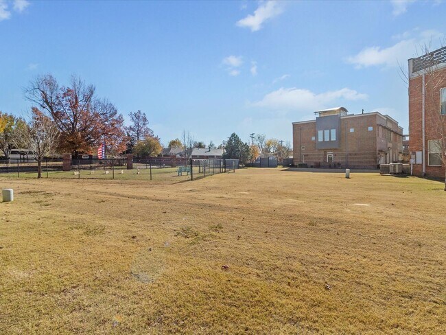 Building Photo - Move in Special! Gorgeous newer 2br 2.5ba Townhome!!