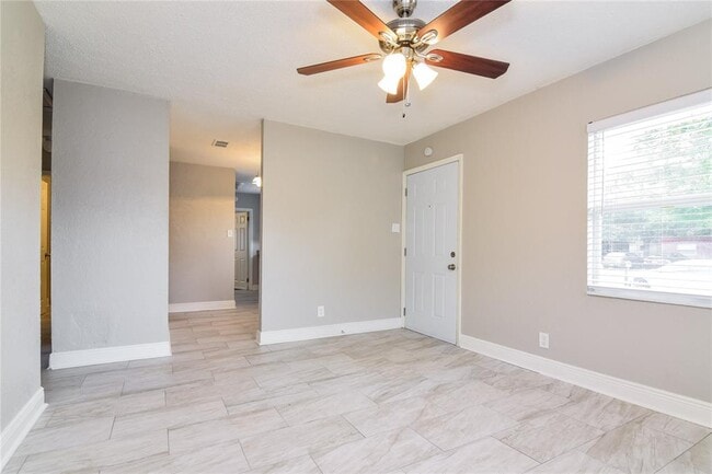 Building Photo - 4805 S 88th St