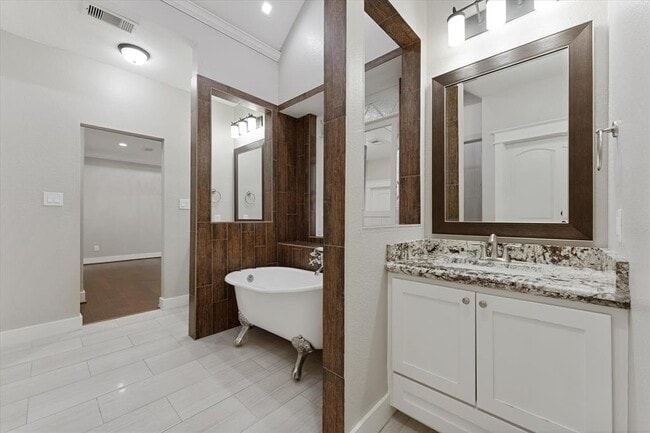 Building Photo - 13431 Hilton Head Dr