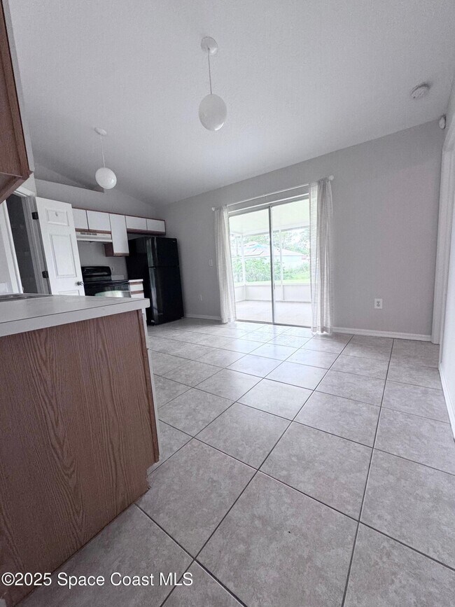 Building Photo - 1175 Nordic St NW