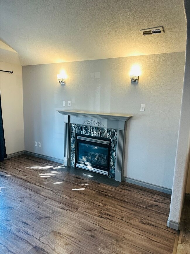 Building Photo - Beautiful Custom One Level Home