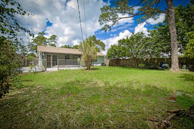 Building Photo - 2346 Caroma Ln
