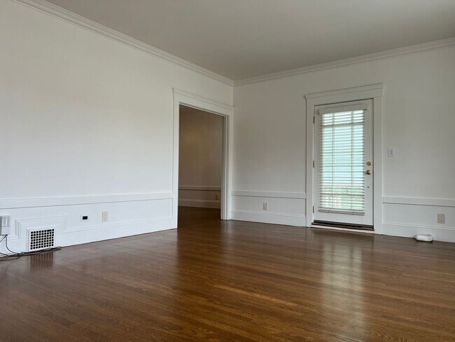 Building Photo - Charming Outer Sunset 2 BDRM WITH SUNROOM Home Just Steps from Ocean Beach!