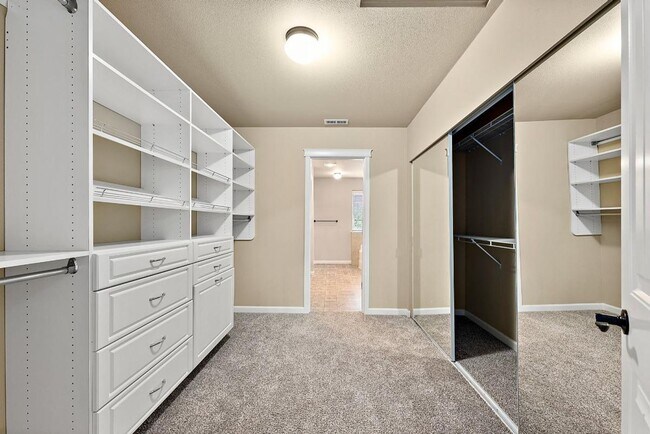 Building Photo - 15592 Chad Dr SE