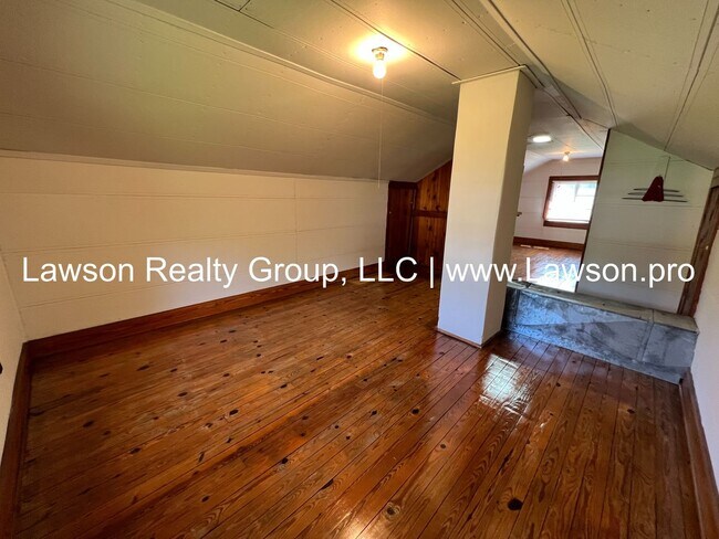 Building Photo - Quaint Two Bedroom Home By Christmas Tree Farm