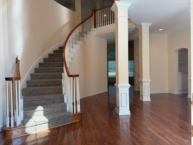 Building Photo - Stunning, Elegant Residence in Chapel Hill...