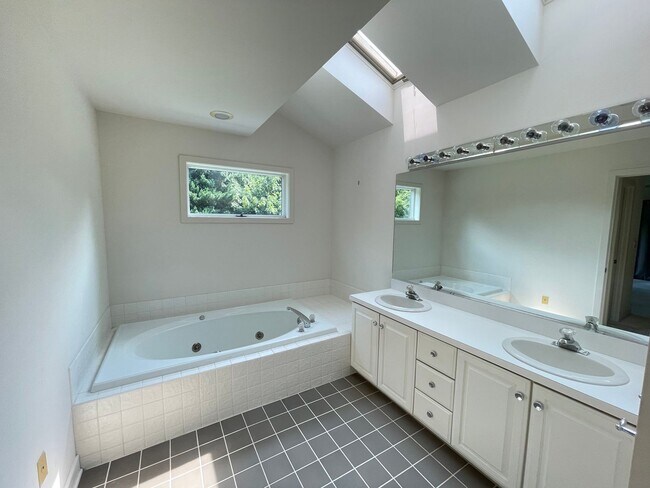 Building Photo - 26 Cannon Bluff Dr