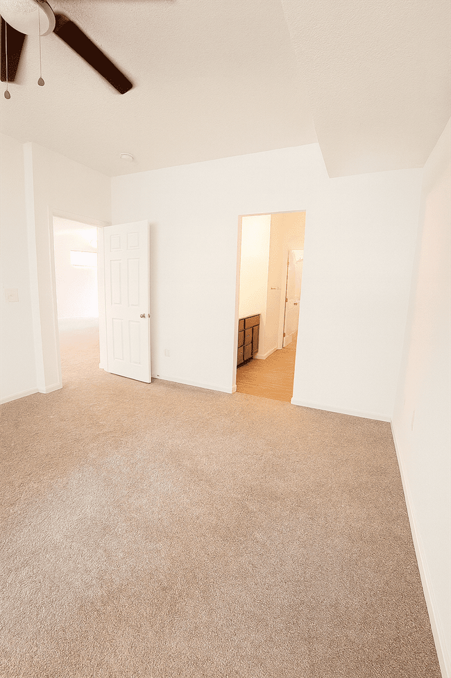 Building Photo - 5815 Parkview Ln