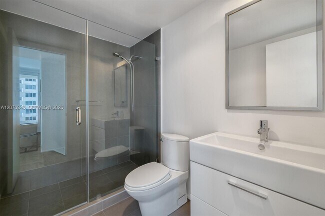 Building Photo - 5875 Collins Ave
