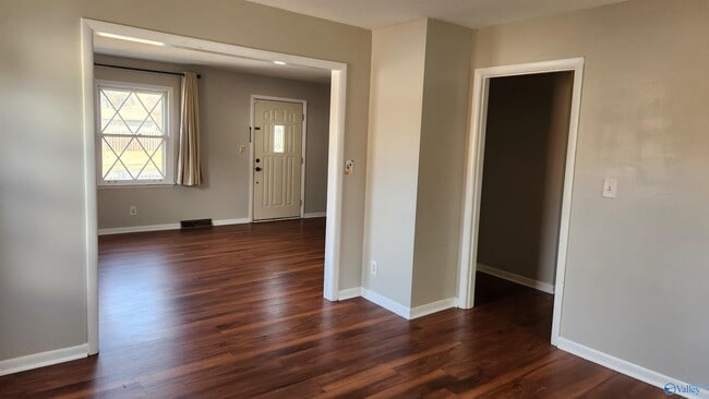 Building Photo - 11402 Hillwood Dr SE