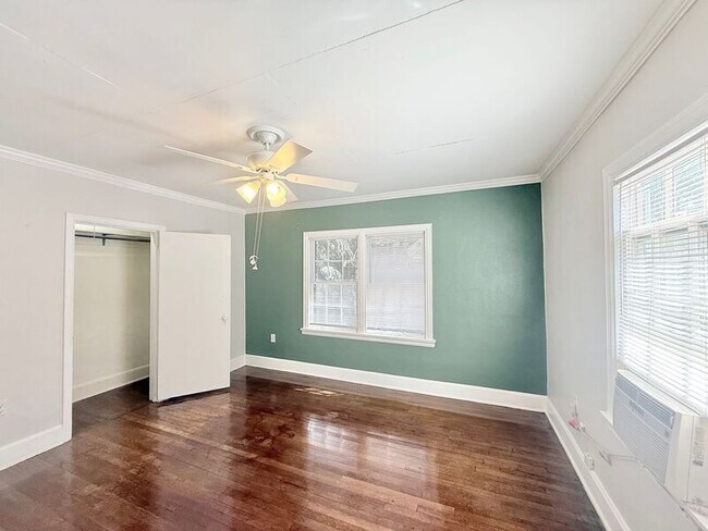 Building Photo - 1720 E La Rua St