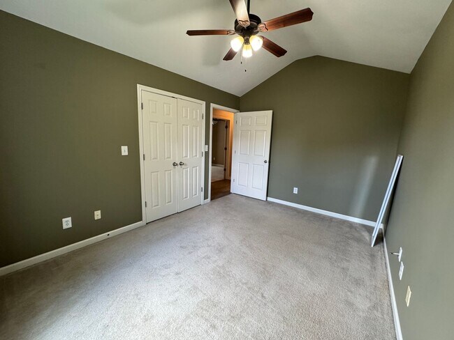 Building Photo - Cozy 2/2 House in Cartersville- $1,695