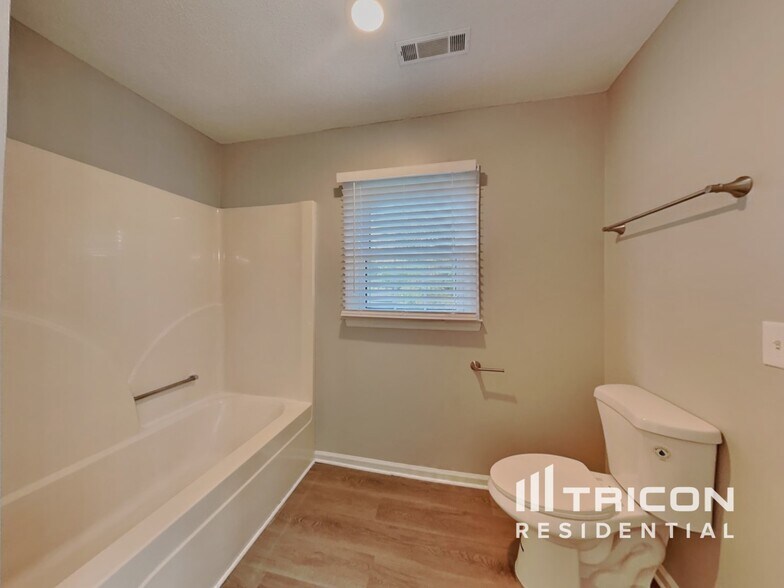Building Photo - 1040 Reynolds Manor Dr