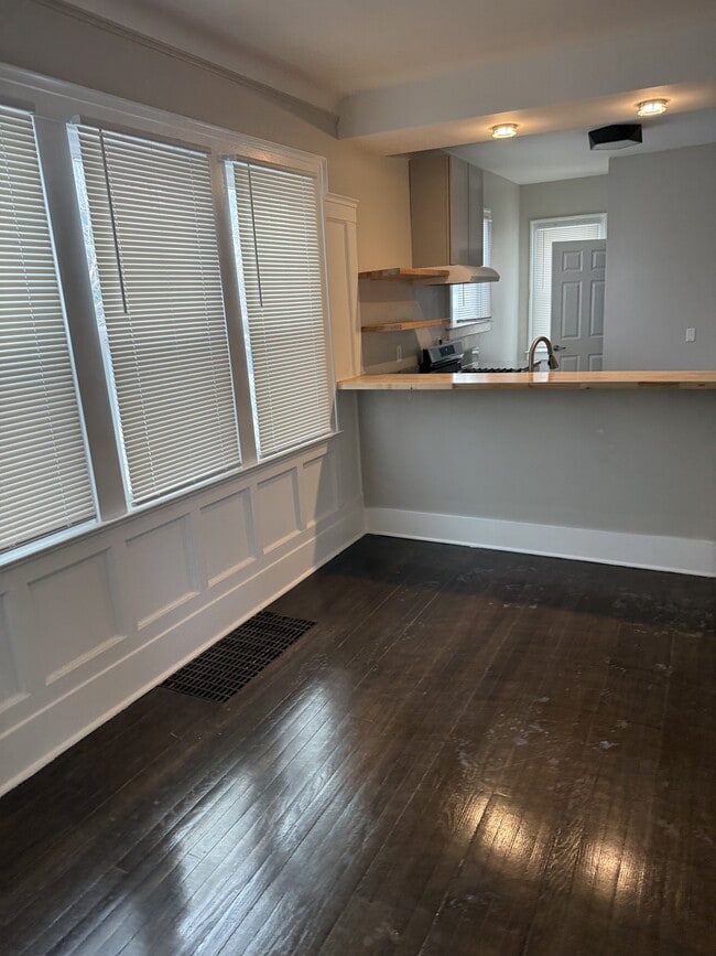 Building Photo - 209 Philip St