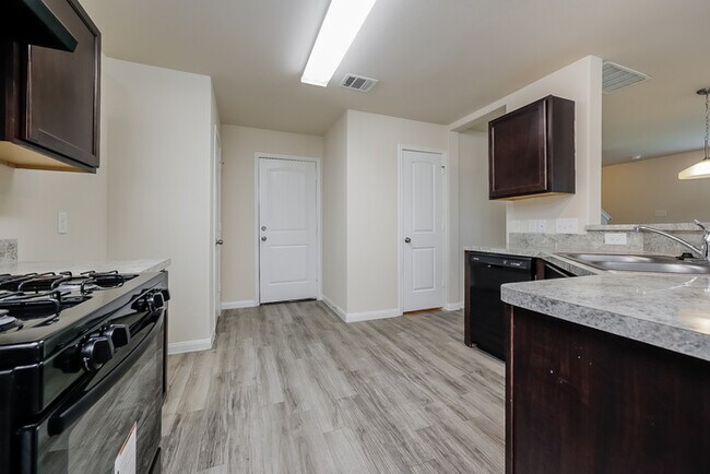 Building Photo - 4107 Silver Ranch Rd