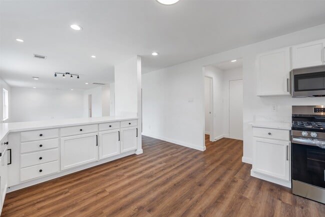 Building Photo - 11703 N Perry Ave