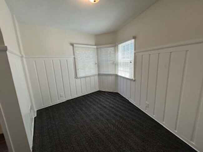 Building Photo - 9750 Newman St