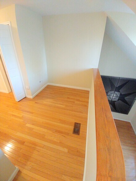Upstairs landing area - 15 Hanover Ct