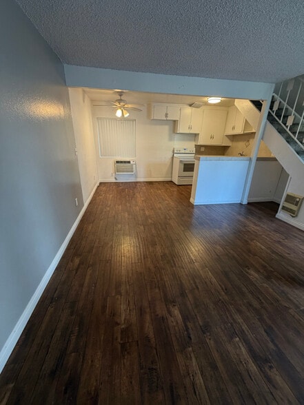 Building Photo - 444 E Rowland St